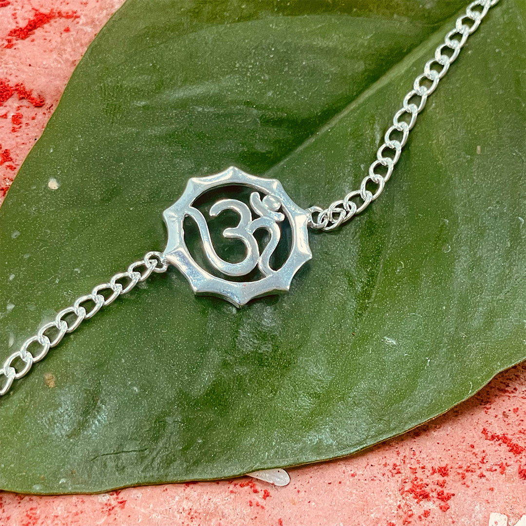 trueBrowns 925 Sterling Silver Embossed Om Silver Chain Rakhi