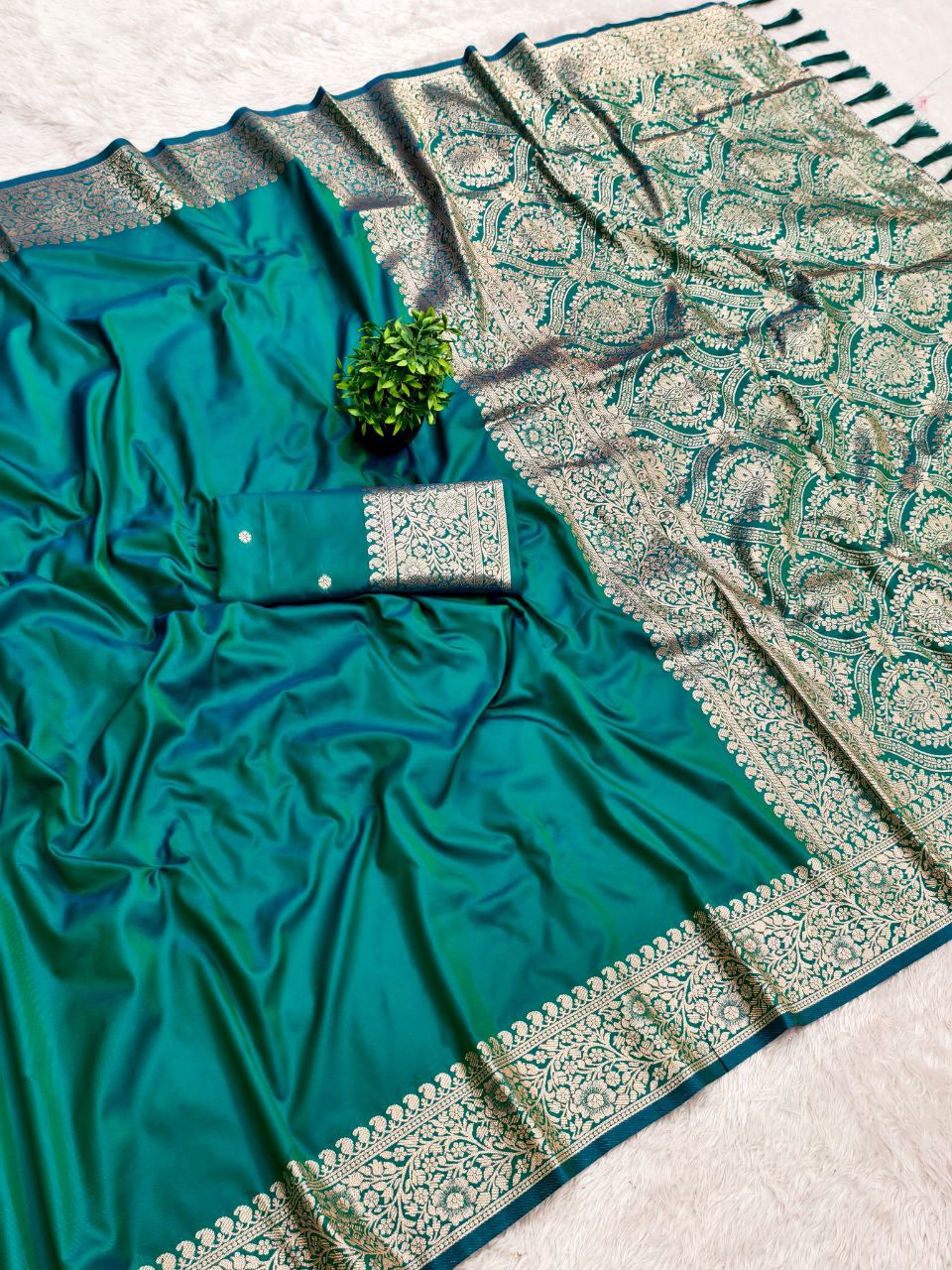 Mameraa Sarees Sea Greensoft Banarasi Silk Fabric Saree With Natural Zari Weaving In Gala Border-Sea_Green