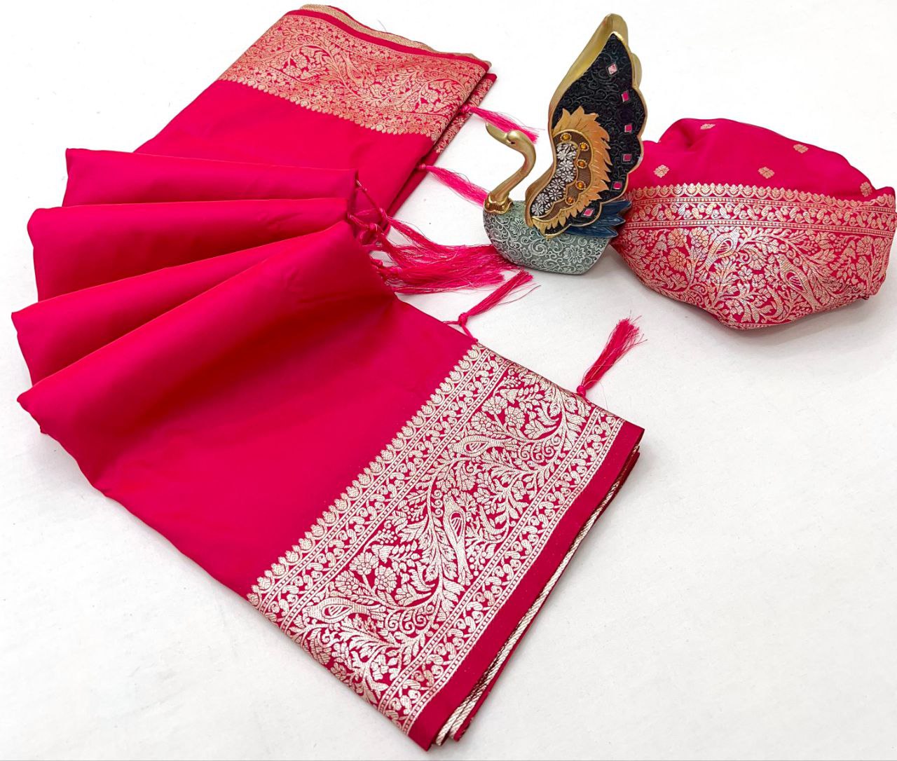 Mameraa Sarees Pink Soft Banarasi Silk Fabric Saree With Natural Zari Weaving In Gala Border-Pink