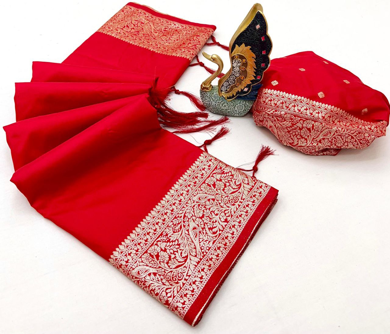 Mameraa Sarees Red Soft Banarasi Silk Fabric Saree With Natural Zari Weaving In Gala Border-Red