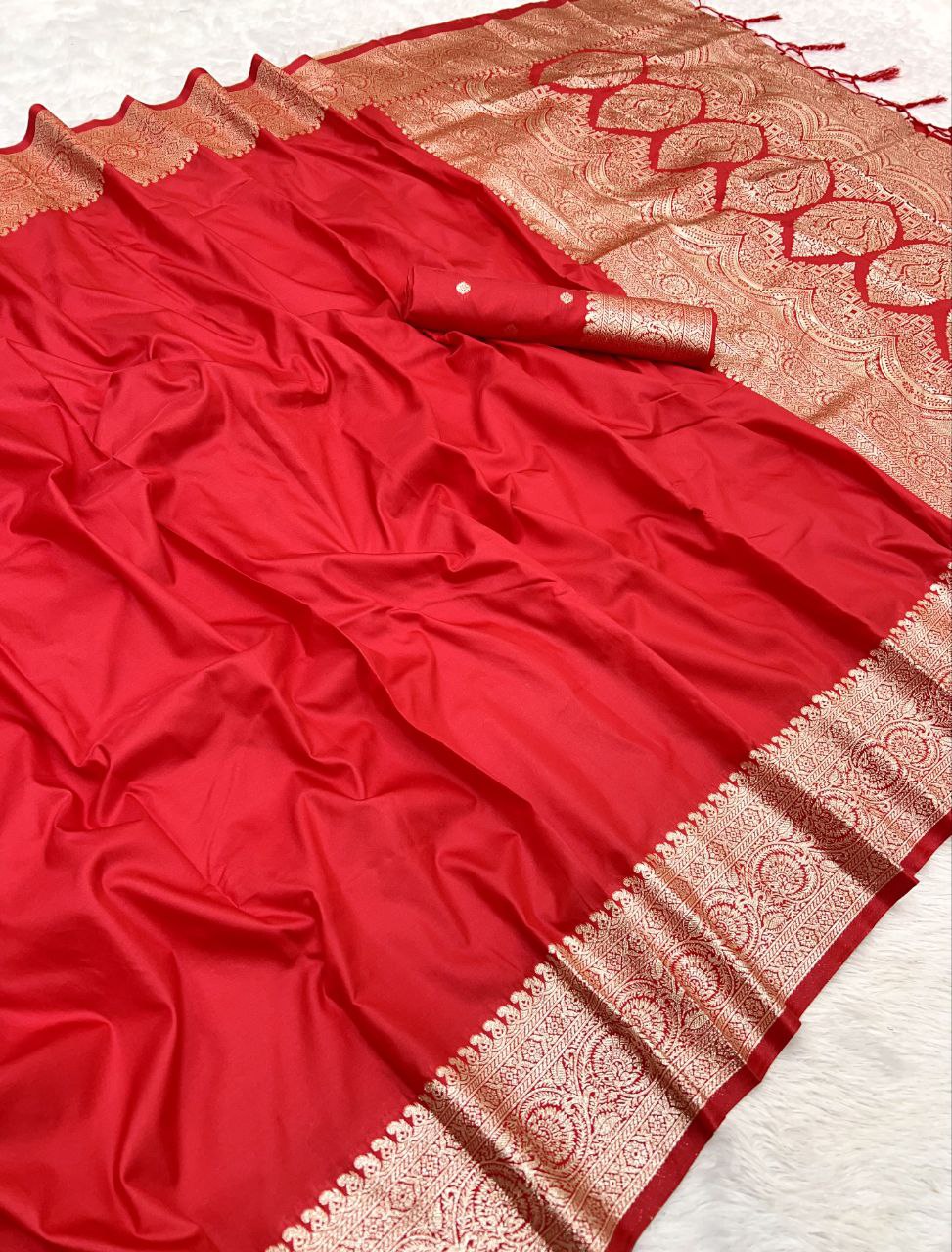 Mameraa Sarees Red Soft Banarasi Silk Fabric Saree With Natural Zari Weaving In Gala Border-Red