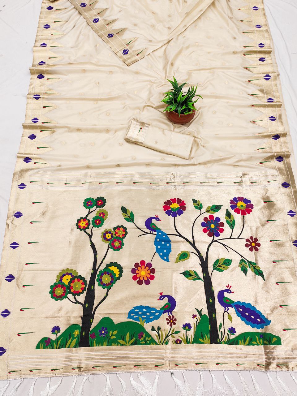 Mameraa Sarees Off White Faux Banarasi Silk Saree With Paithani Rich Weaved Pallu And Blouse-White