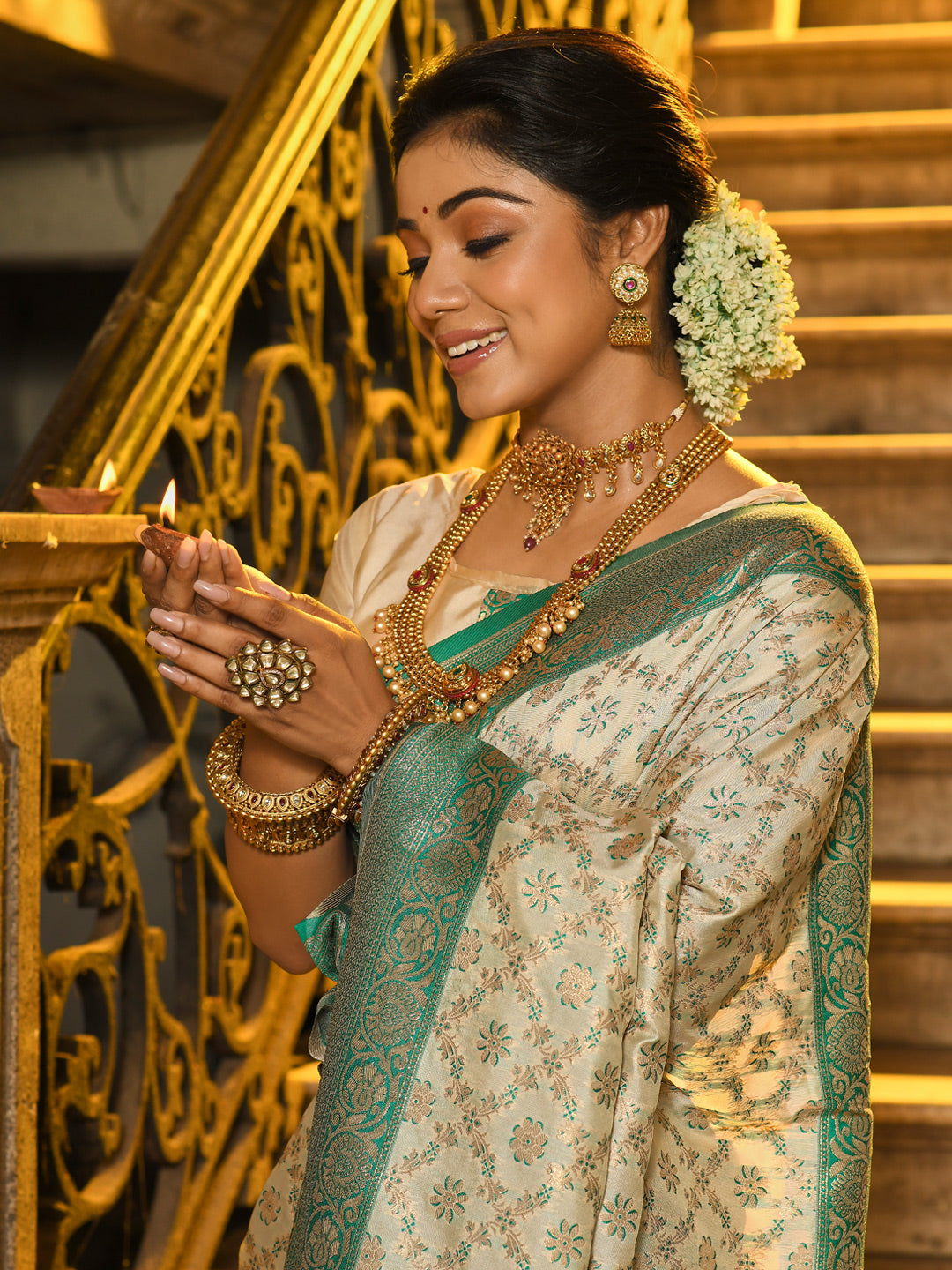 Anaita Off White Banarasi Saree With Blouse Piece