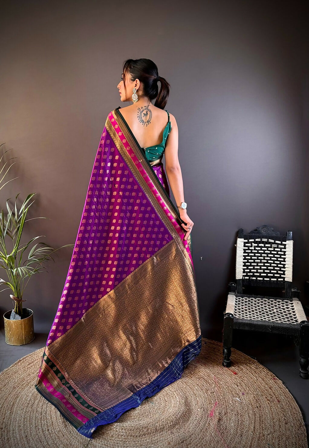 Joban Fashion Green Butti Banarasi Silk Sarees
