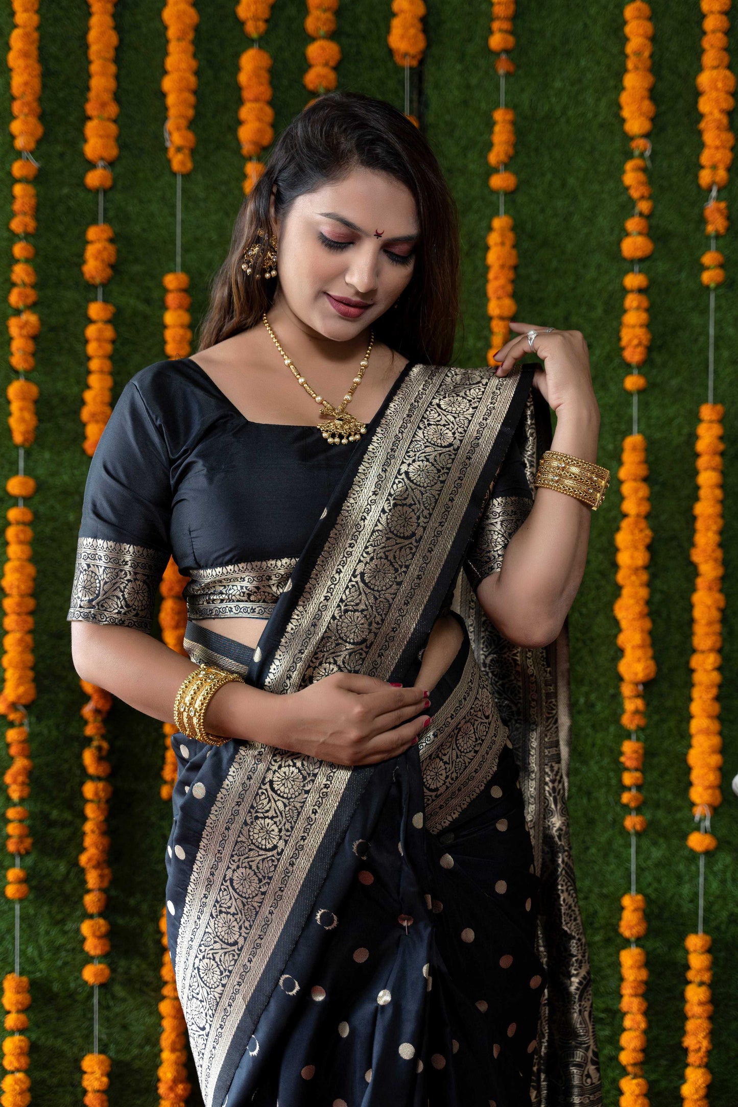Jyoti Fashion Women's Black Handloom Banarasi Silk Zari Woven Saree with Blouse
