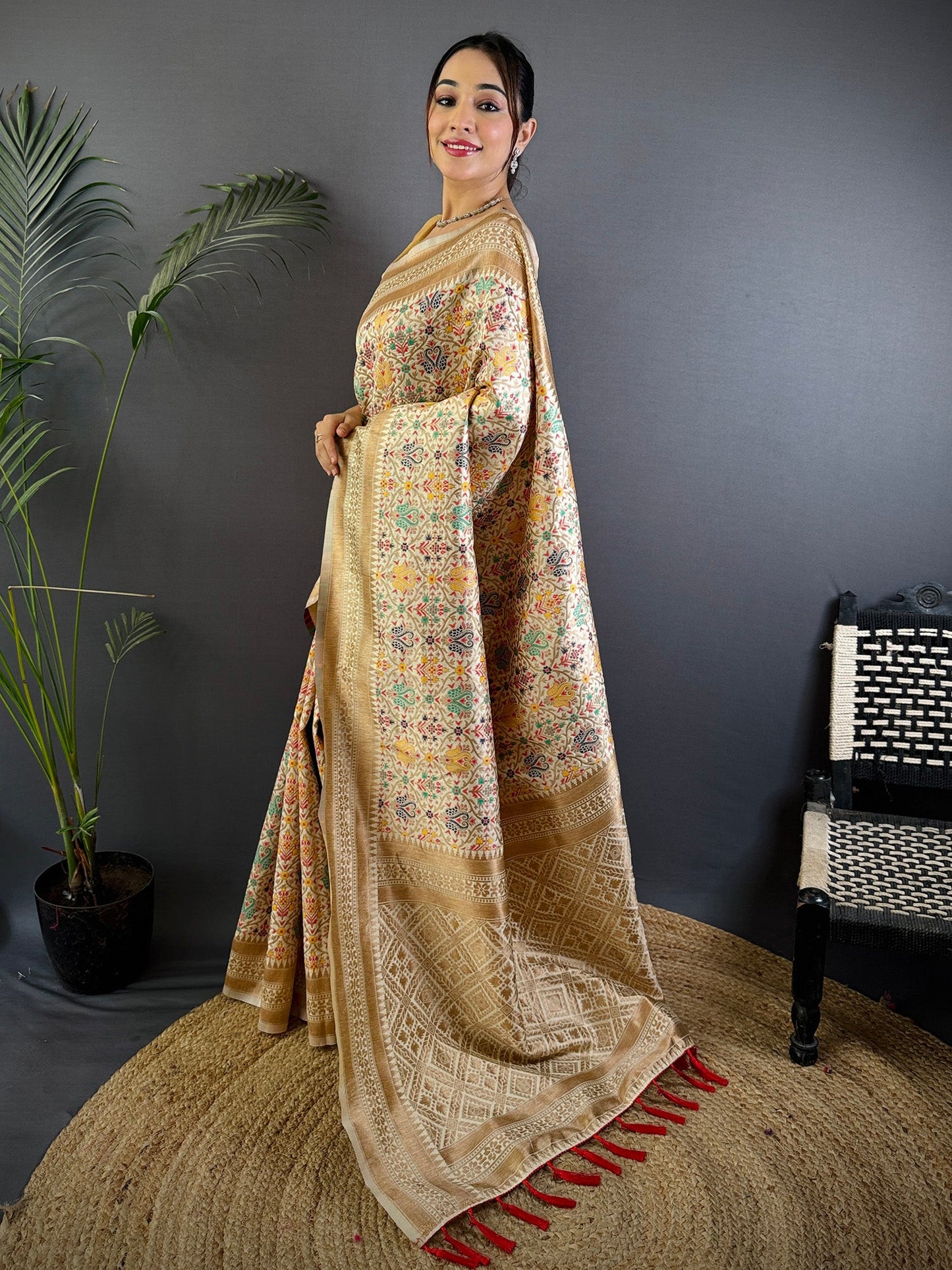 Elora Cream Soft Silk Intricate Floral & Paisley Motifs Zari Weaving Banarasi Saree