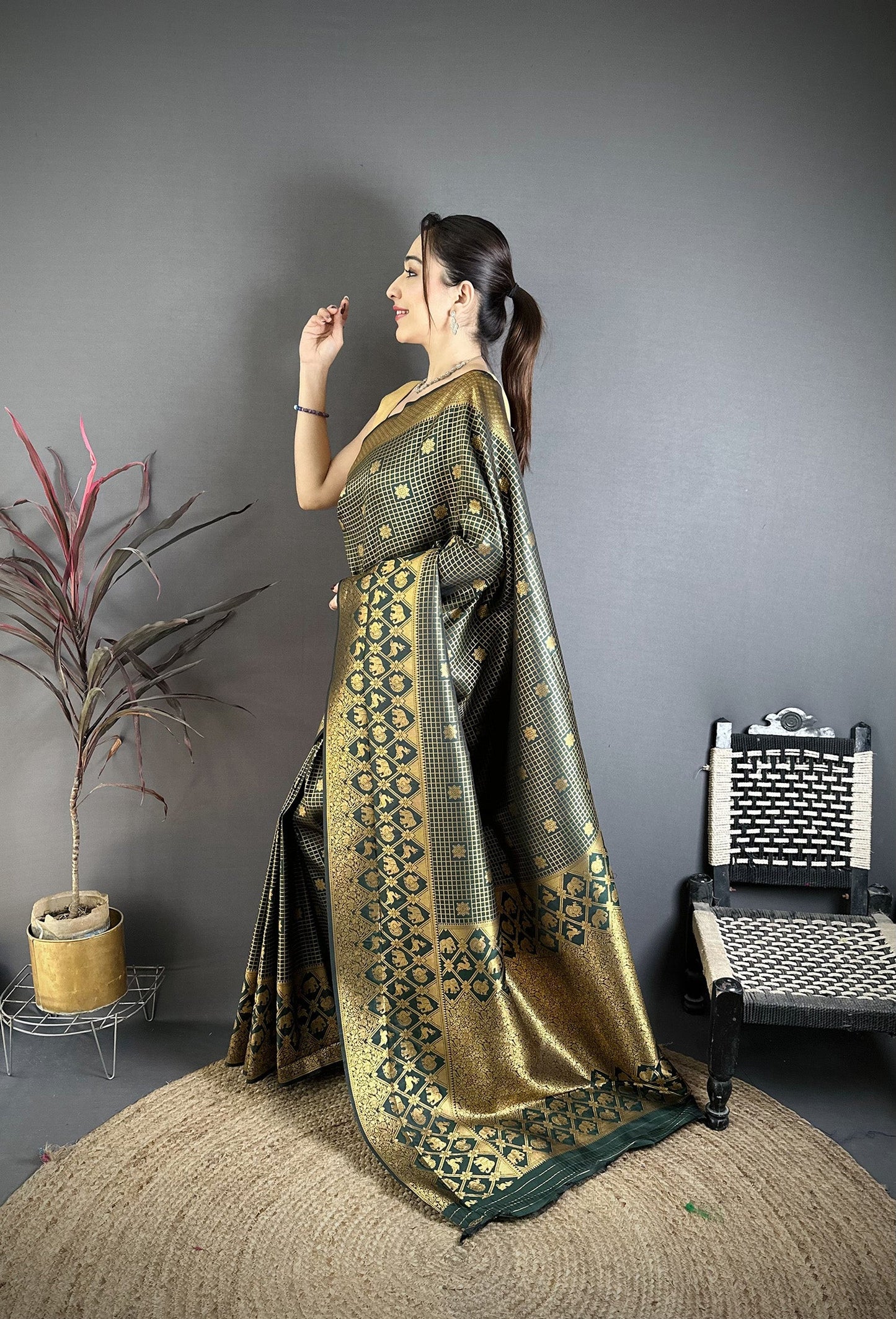 Elora Dark Green Banarasi Soft Silk Checked Body With Floral Motifs South Pattu Saree