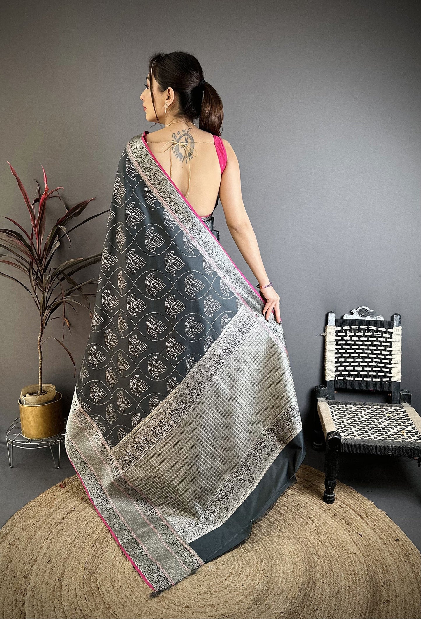 Elora Black Banarasi Silk Leaf Motif Kanjivaram Sarees