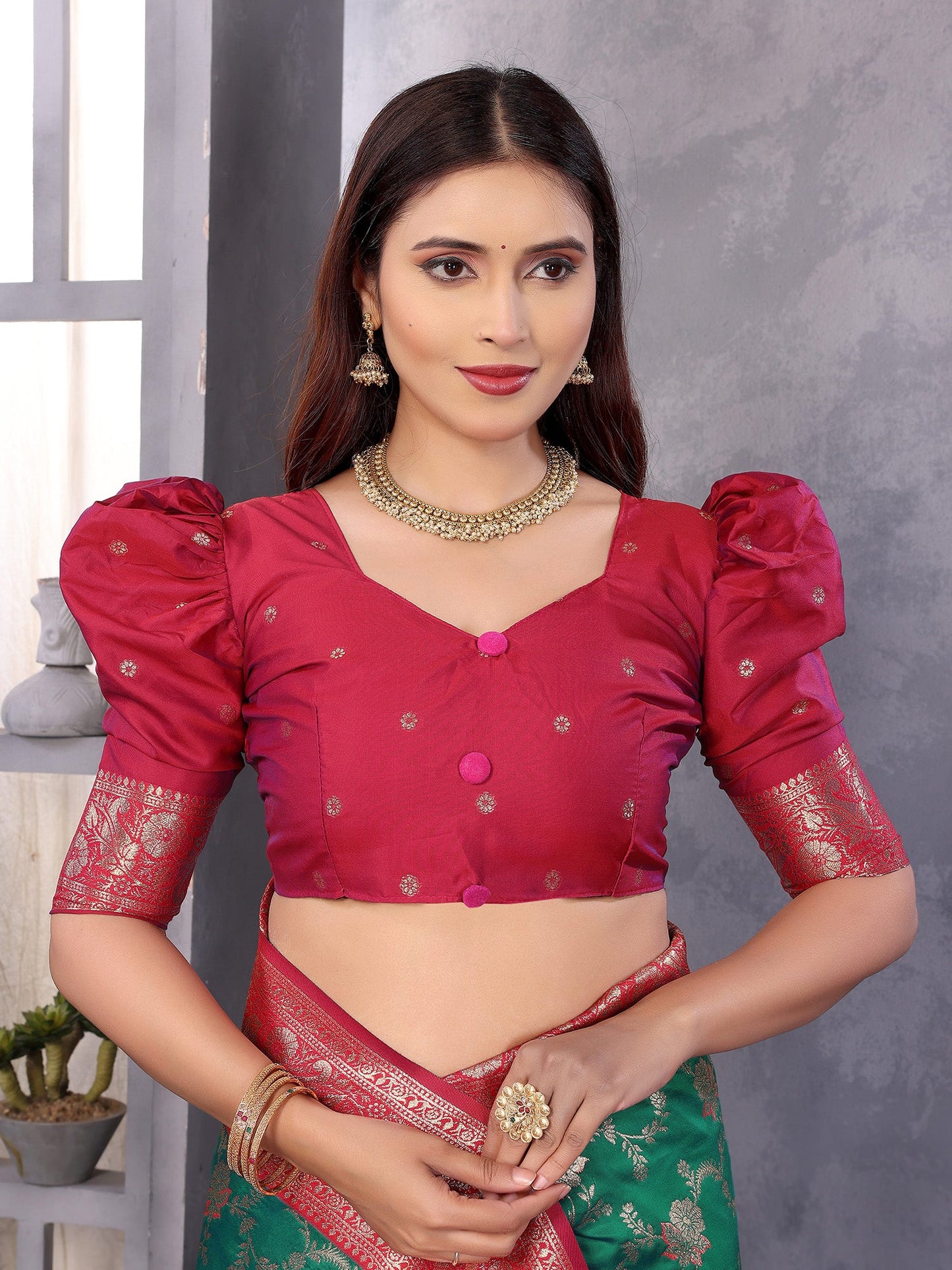 Elora Green Soft Silk Zari Zaal Weaving Banarasi With Contrast Blouse