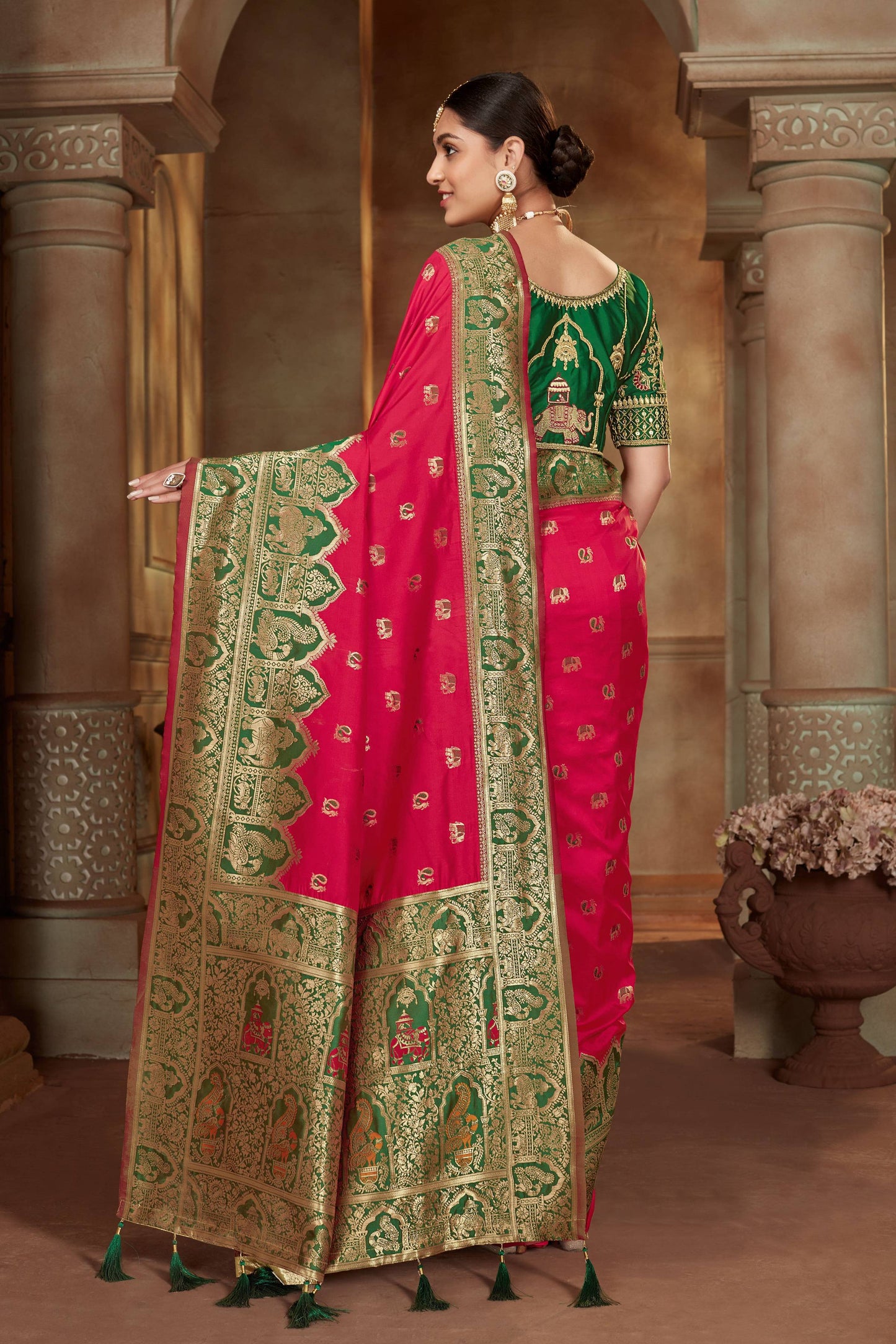 MANOHARI Banarasi Silk Blend Jacquard Work Saree - Pink