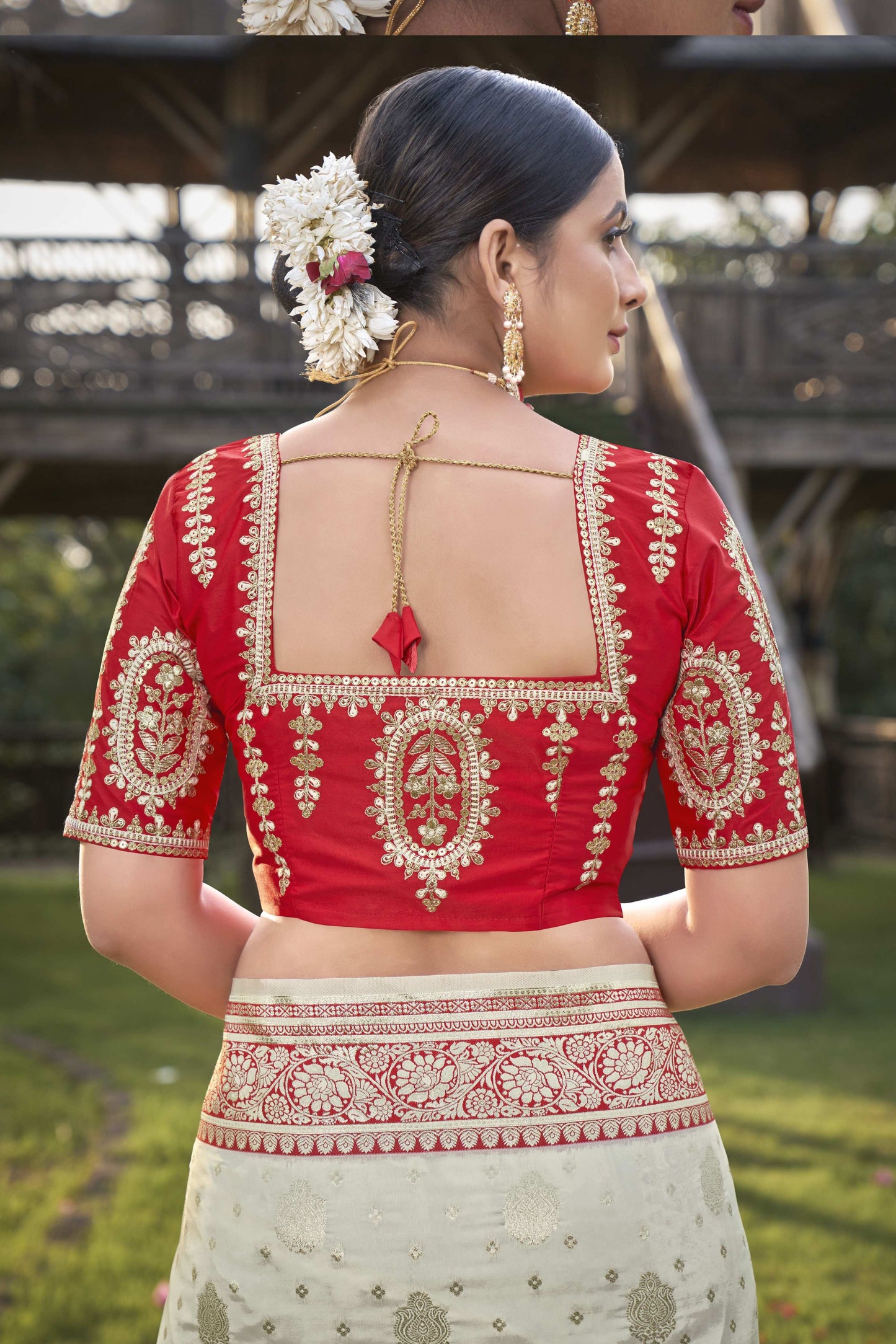 MANOHARI Banarasi Silk Blend Jacquard Work Saree - Red