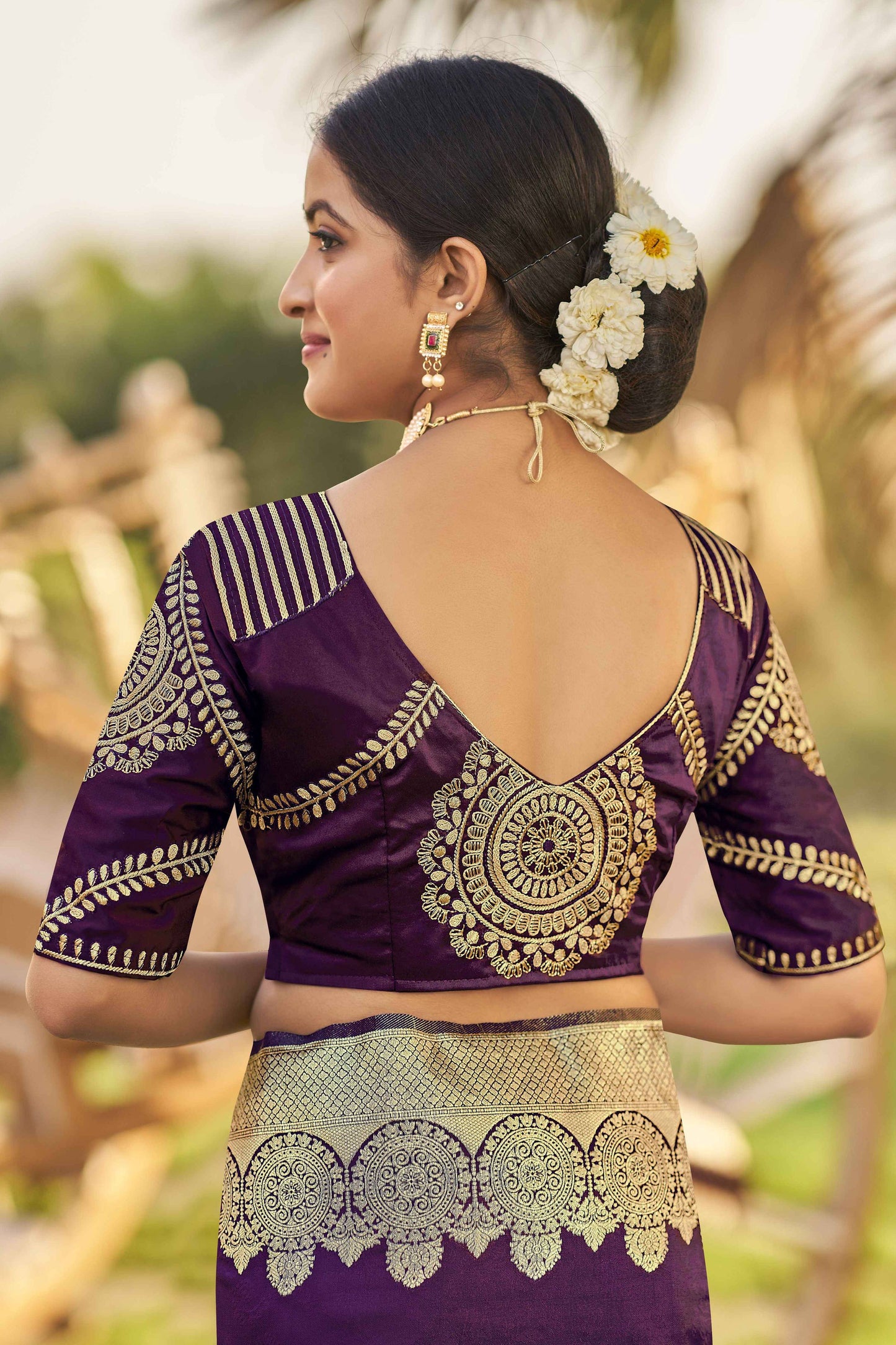 MANOHARI Banarasi Silk Blend Jacquard Work Saree - Purple
