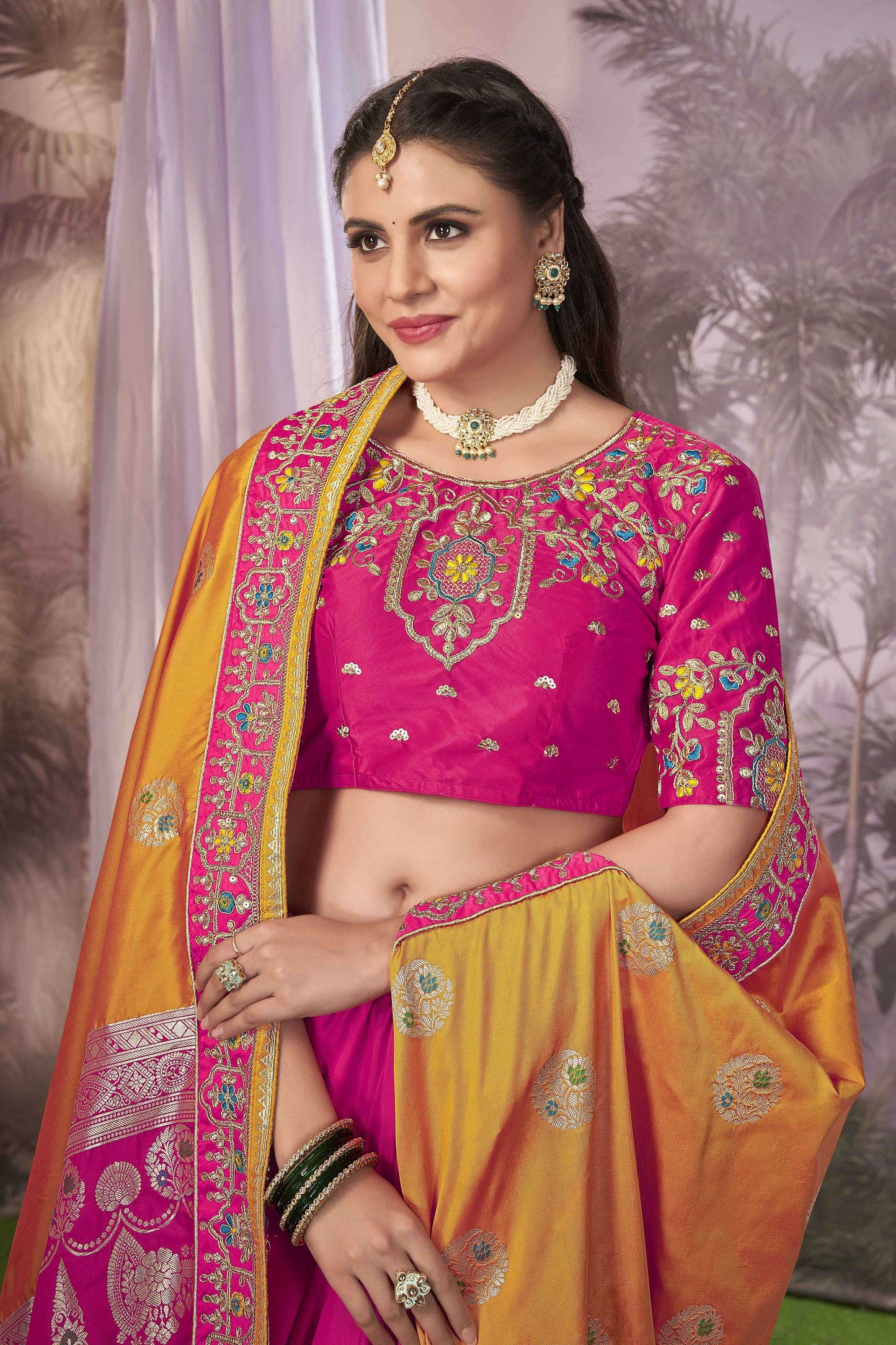 MANOHARI Banarasi Silk Blend Jacquard Work Saree - Pink