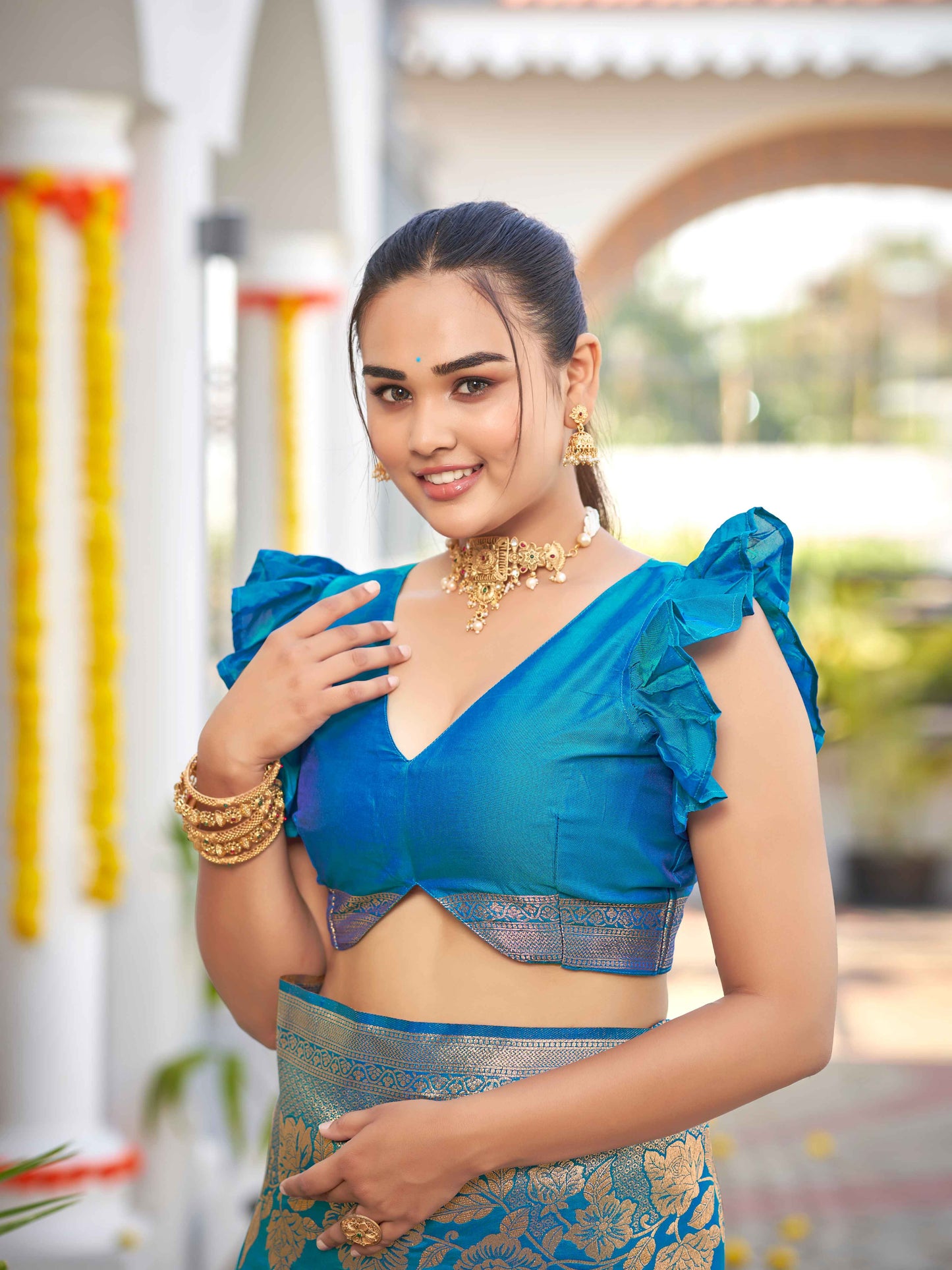 MANOHARI Banarasi Silk Blend Jacquard Work Saree - Blue