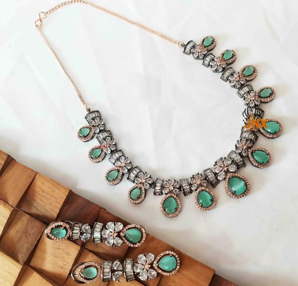Khavi Arts Designer Set with Rose Antique Polish-Green