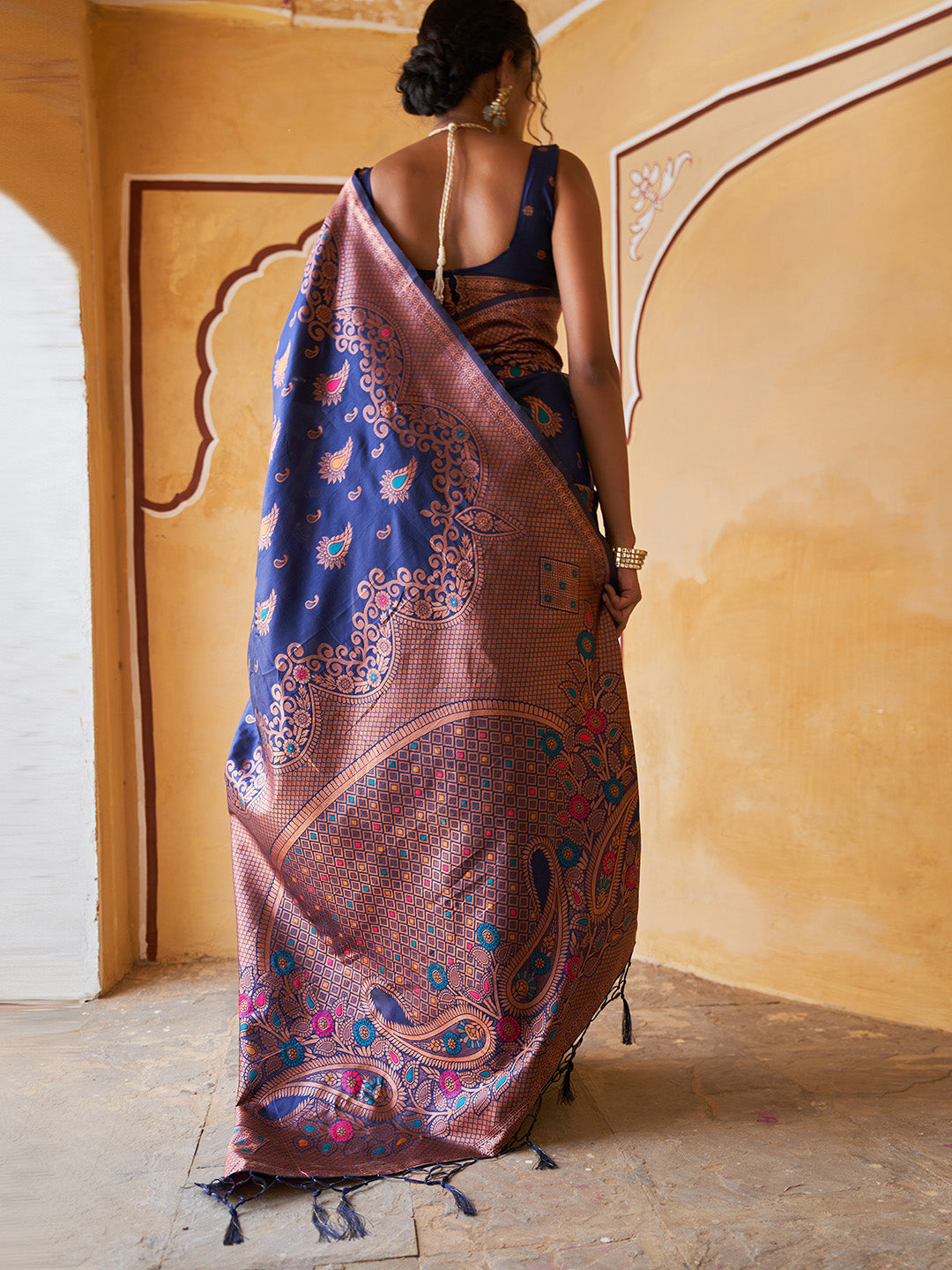 Janasya Navy Blue Banarasi Silk Woven Dual Tone Floral Design Banarasi Silk Saree