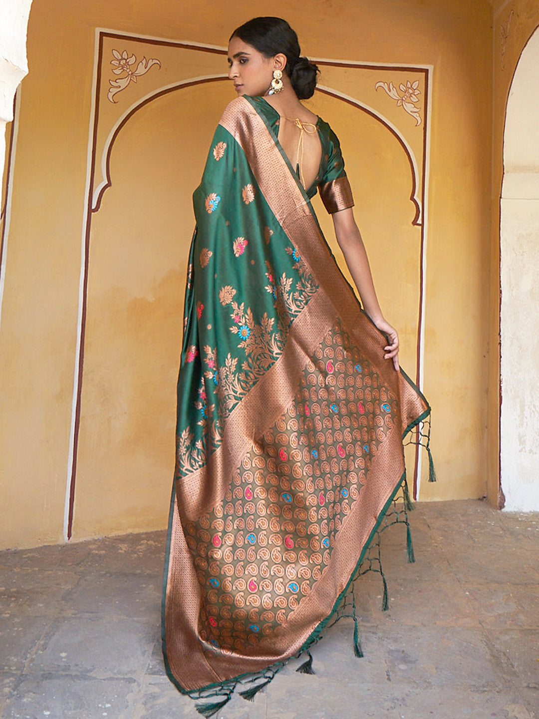 Janasya Green Banarasi Silk Woven Dual Tone Floral Design Banarasi Silk Saree