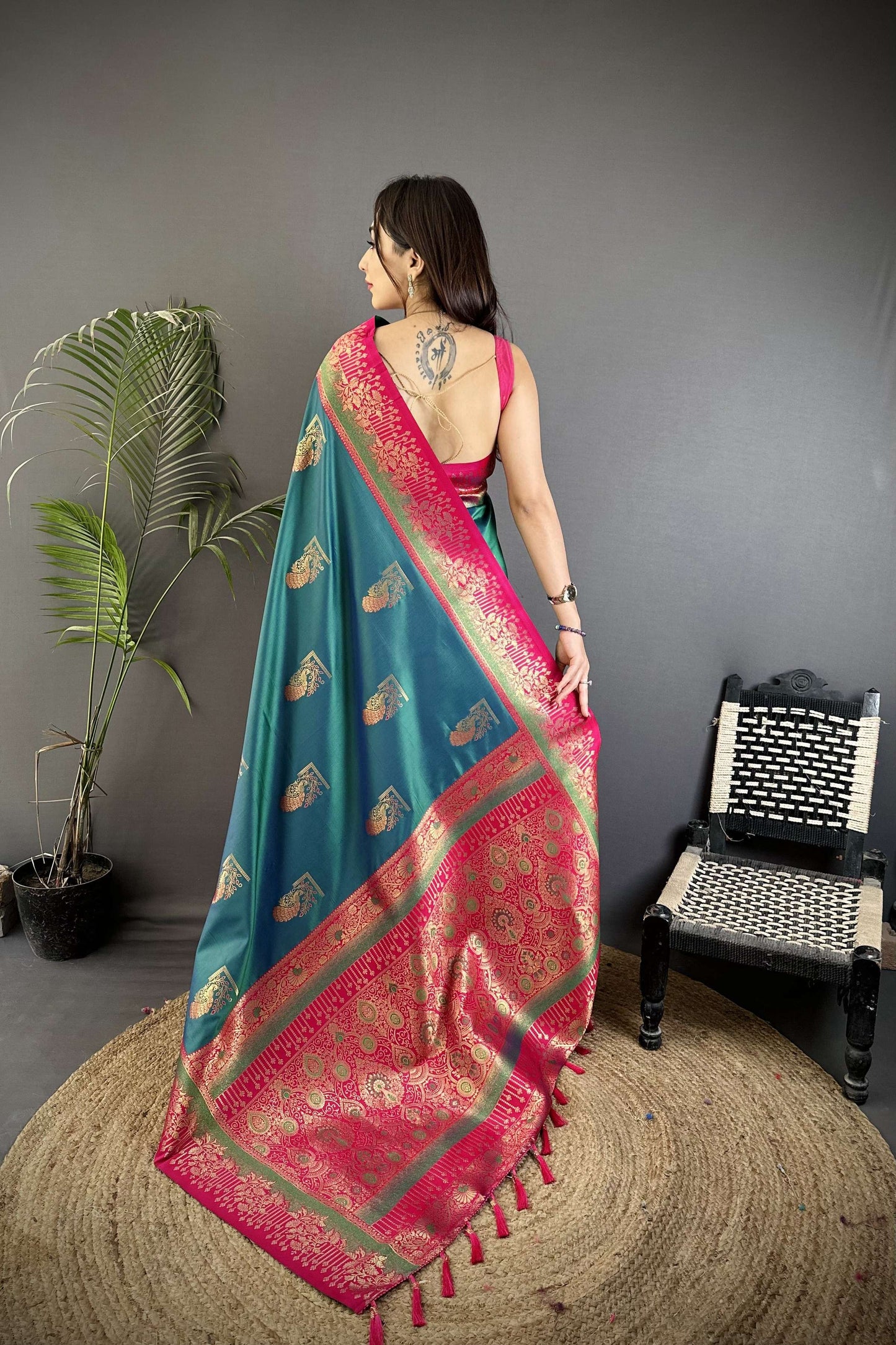 Sonakshi Women'S Teal Pure Soft Banarasi Silk With Contrast Weaving Border And Pallu Traditional Saree With Blouse