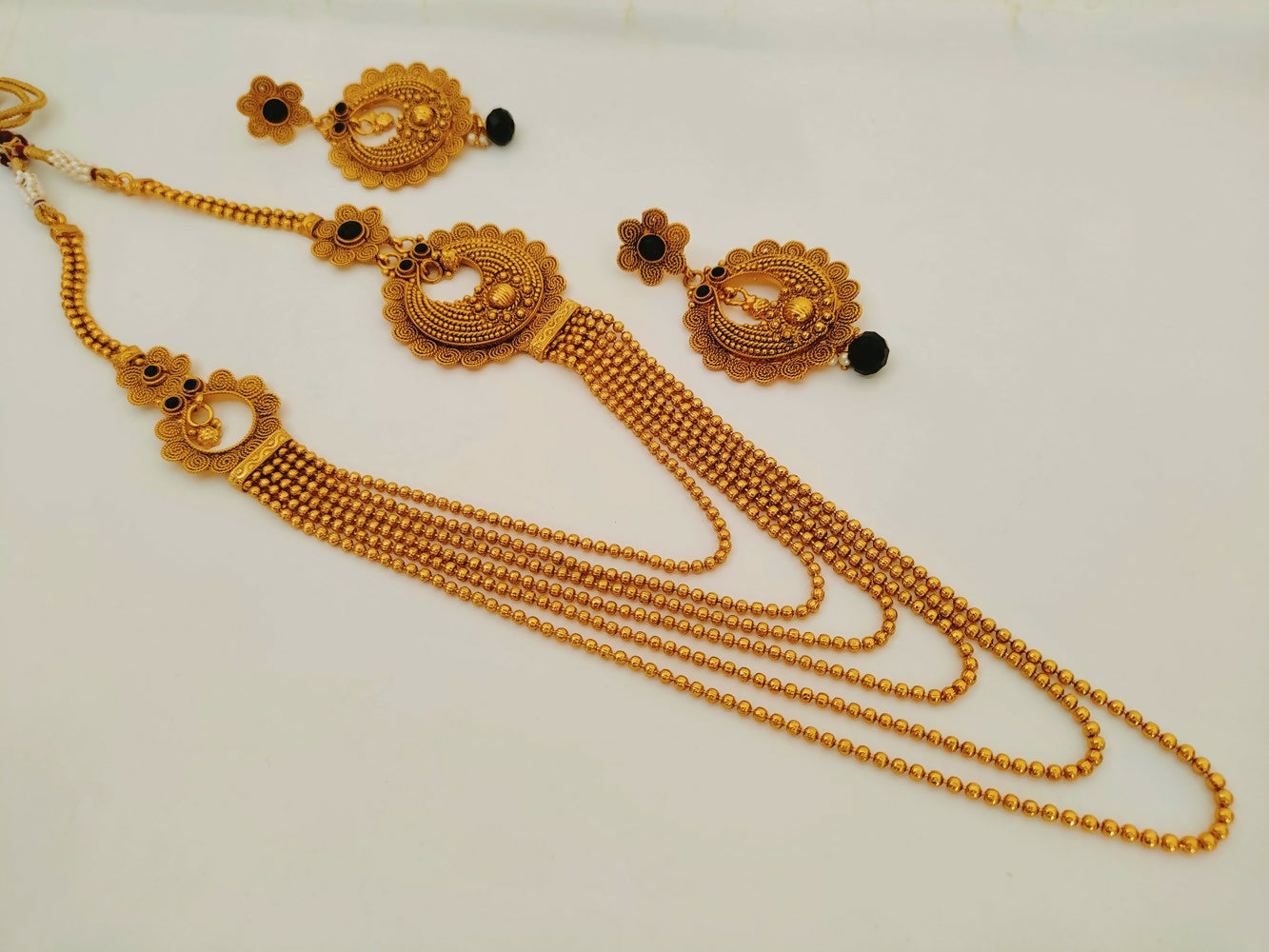 Black Kemp Layer Mugappu Necklace Set