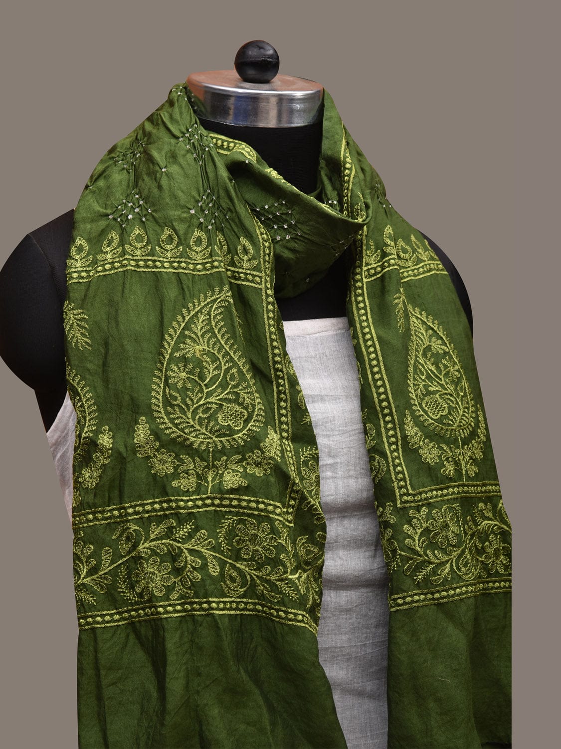 Green Bandhani Silk Handloom Stole with Mango Design - Global Threads