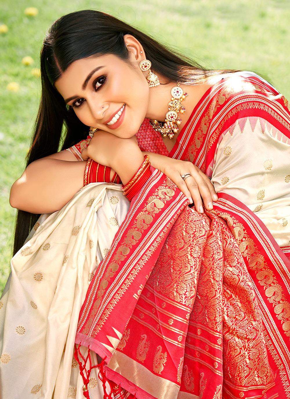 Anaita Off White Silk Saree With Blouse Piece
