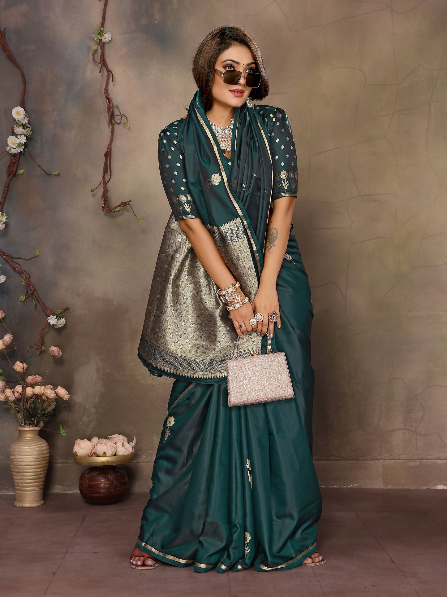 Joban Fashion Dark Green Floral & Botanical Motifs Satin Silk Banarasi Silk Saree