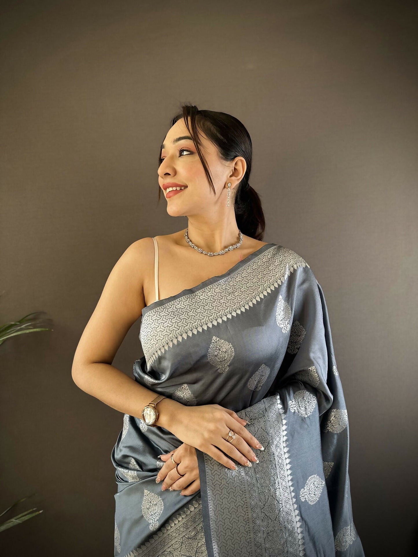 Joban Fashion Grey Floral Motifs Soft Silk Banarasi Saree