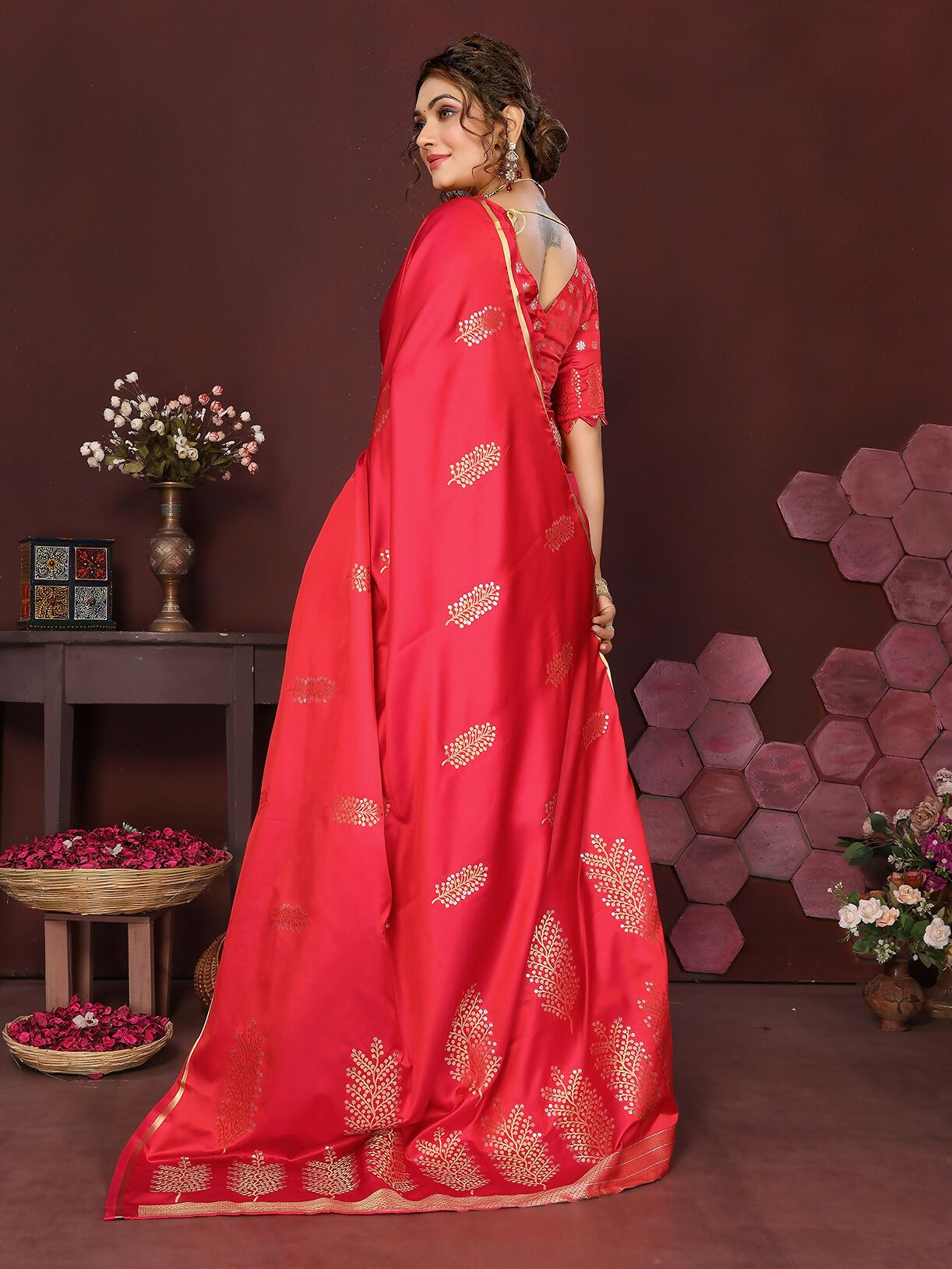 Joban Fashion Redise Pink Floral Motifs Banarasi Silk Sarees