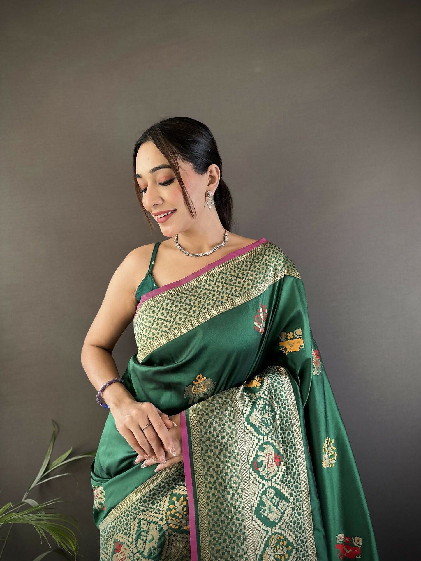 Joban Fashion Green Elephant & Floral Motifs Soft Lichi Silk Banarasi Saree