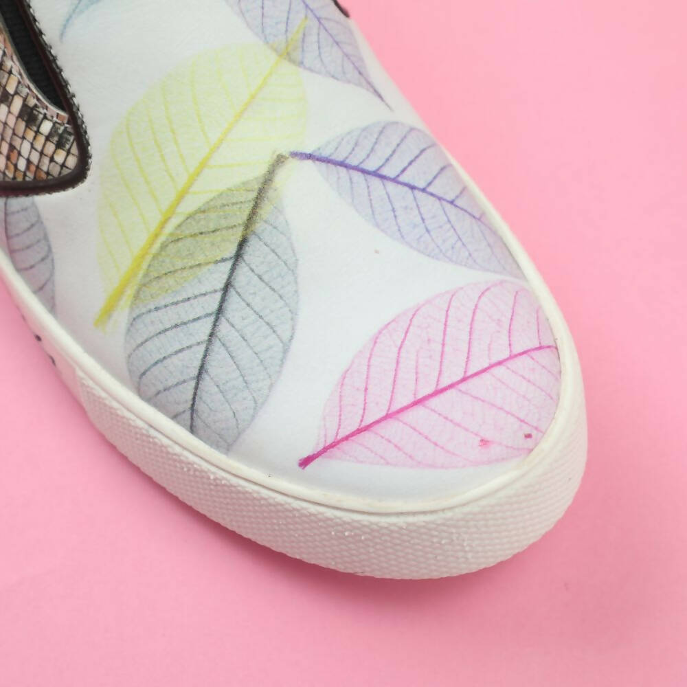 Tiny Bugs Girls Leaf Printed Slip Ons Sneakers - White