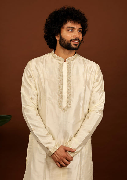 Off White Machine Embroidered Grandeur Pattu Kurta Set by Hilo Design