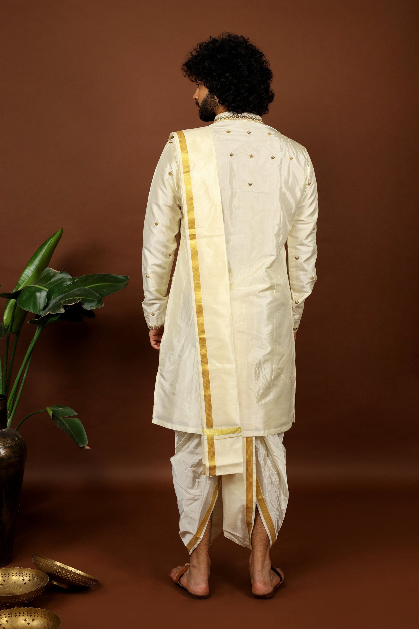 Hand Embroidered Pattu Set by Hilo Design