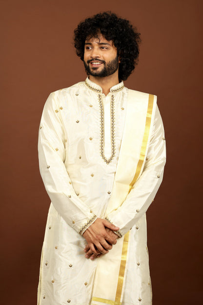 Hand Embroidered Pattu Set by Hilo Design