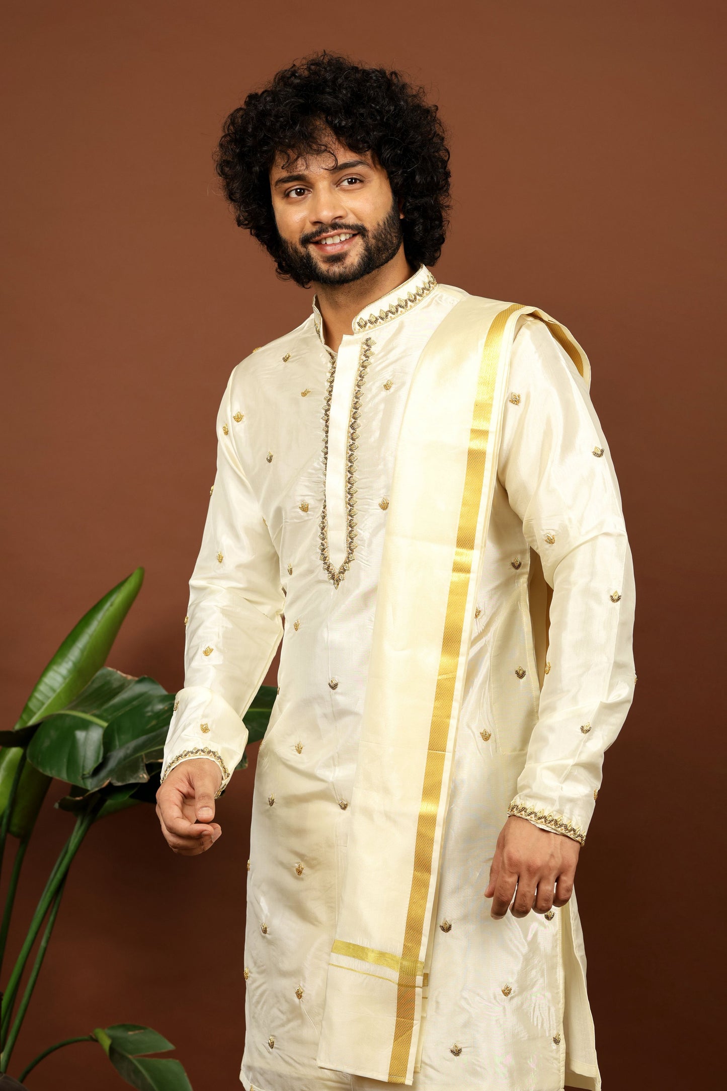 Hand Embroidered Pattu Set by Hilo Design