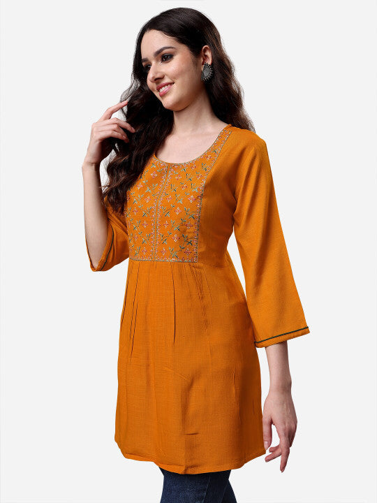 Sangria Women Floral Embroidered Longline Top