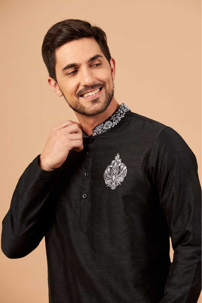 Amyr Traditional Embroidered Kurta by Hilo Design
