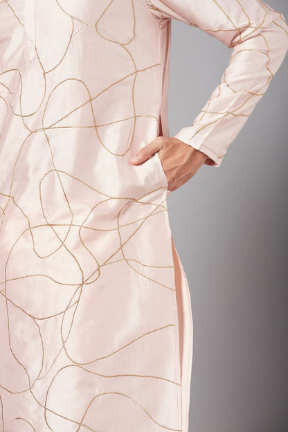 Ilaria Gold Zari Abstract Embroidered Peach Kurta by Hilo Design