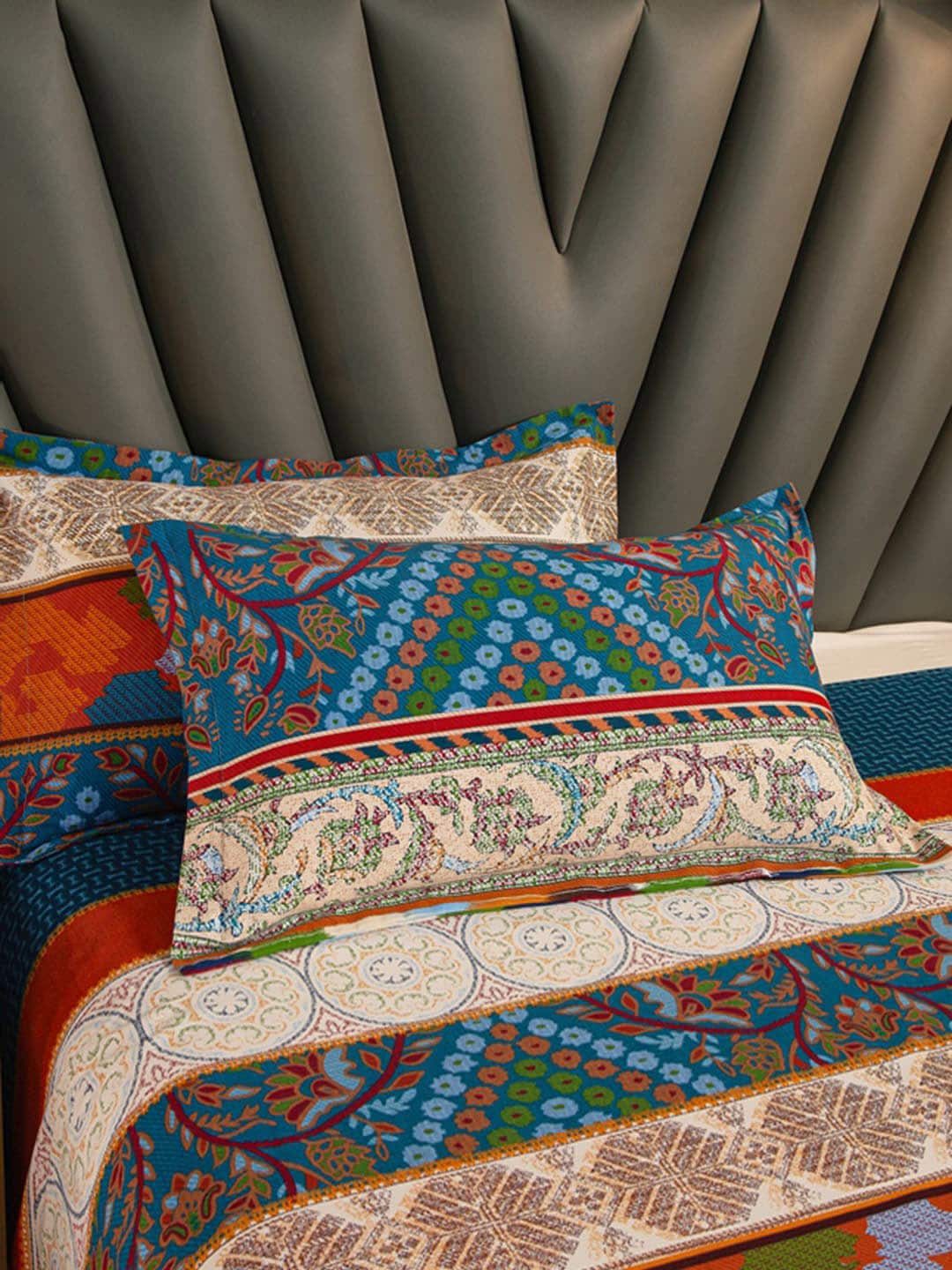 JC Collection Blue & Red Ethnic Motifs 220 TC King Bedsheet with 2 Pillow Covers