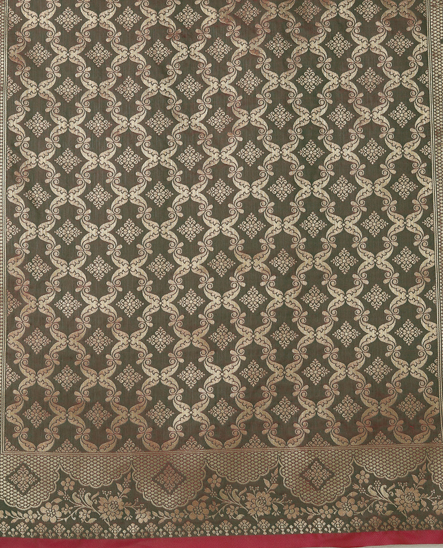 Monjolika Fashion Pink Banarasi Silk Blend SareeWith Zari Woven Rich Brocade Design