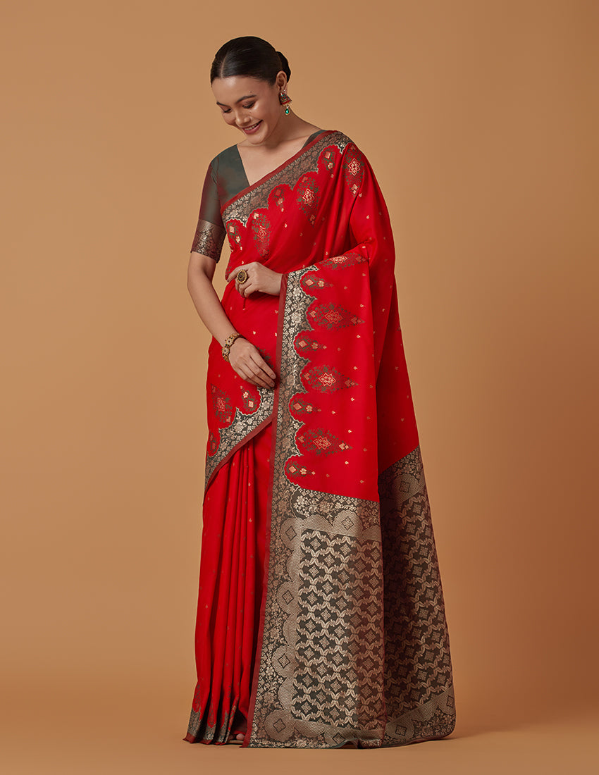 Monjolika Fashion Red Banarasi Silk Blend SareeWith Zari Woven Rich Brocade Design
