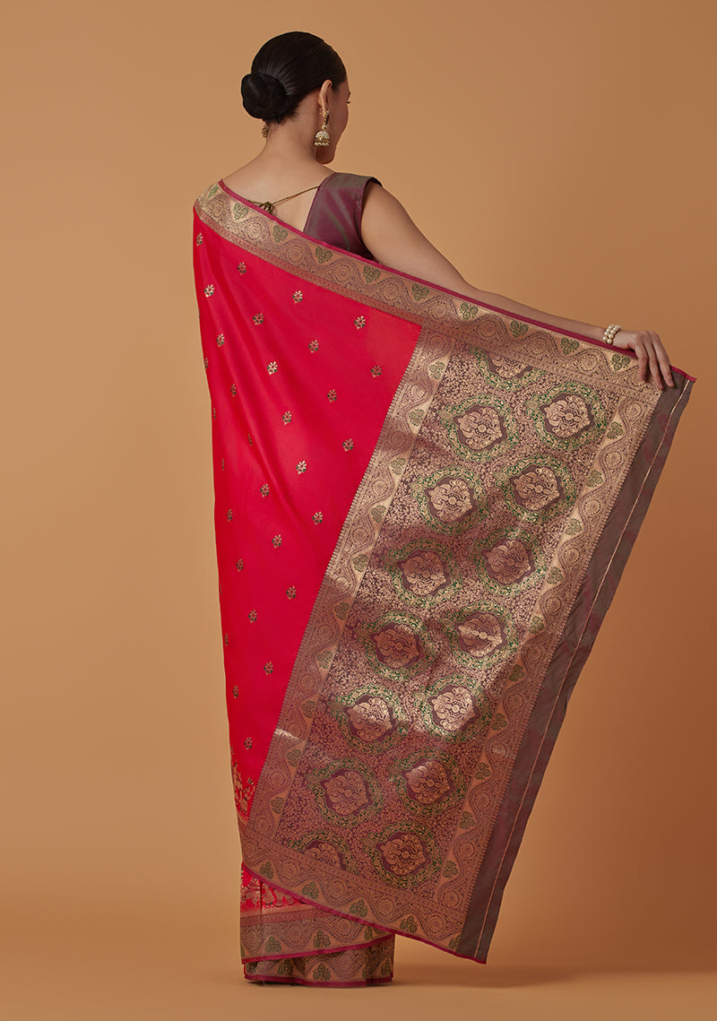 Monjolika Fashion Pink Banarasi Silk Blend SareeWith Traditional & Modern Dulha Dulhan Figure Zari Woven Detailing