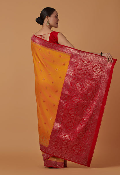 Monjolika Fashion Amber Banarasi Silk Blend SareeWith Traditional & Modern Dulha Dulhan Figure Zari Woven Detailing