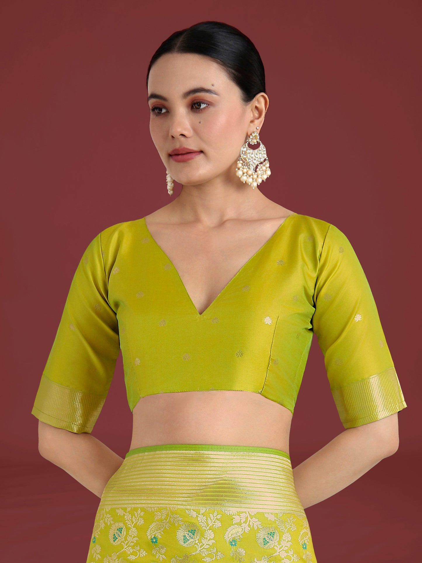 Monjolika Fashion Banarasi Silk Parrot Green Zaal Pattern Traditional Saree