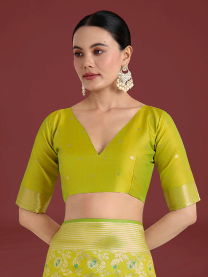 Monjolika Fashion Banarasi Silk Parrot Green Zaal Pattern Traditional Saree