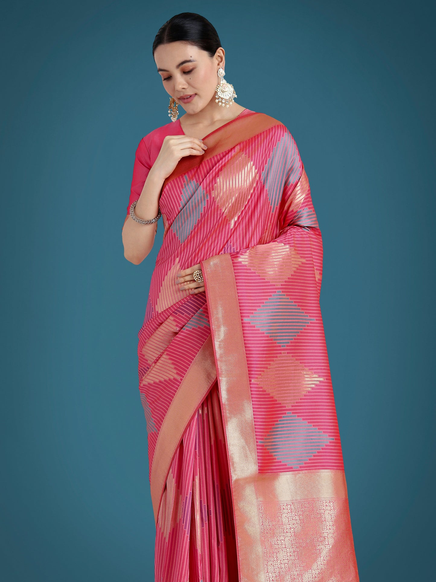 Monjolika Fashion Light Pink Colour Banarasi Silk Zari Weaving Classic Saree