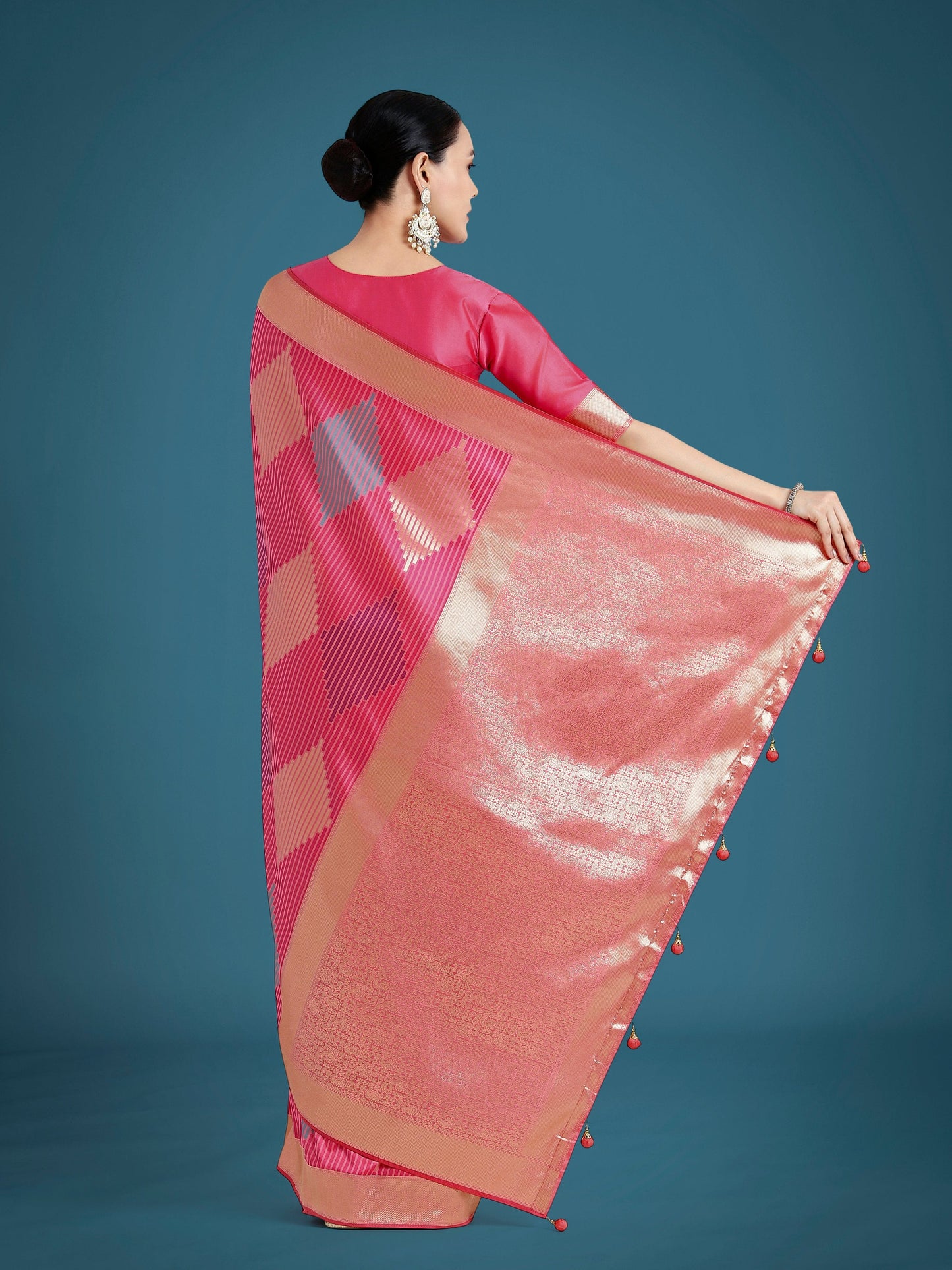 Monjolika Fashion Light Pink Colour Banarasi Silk Zari Weaving Classic Saree
