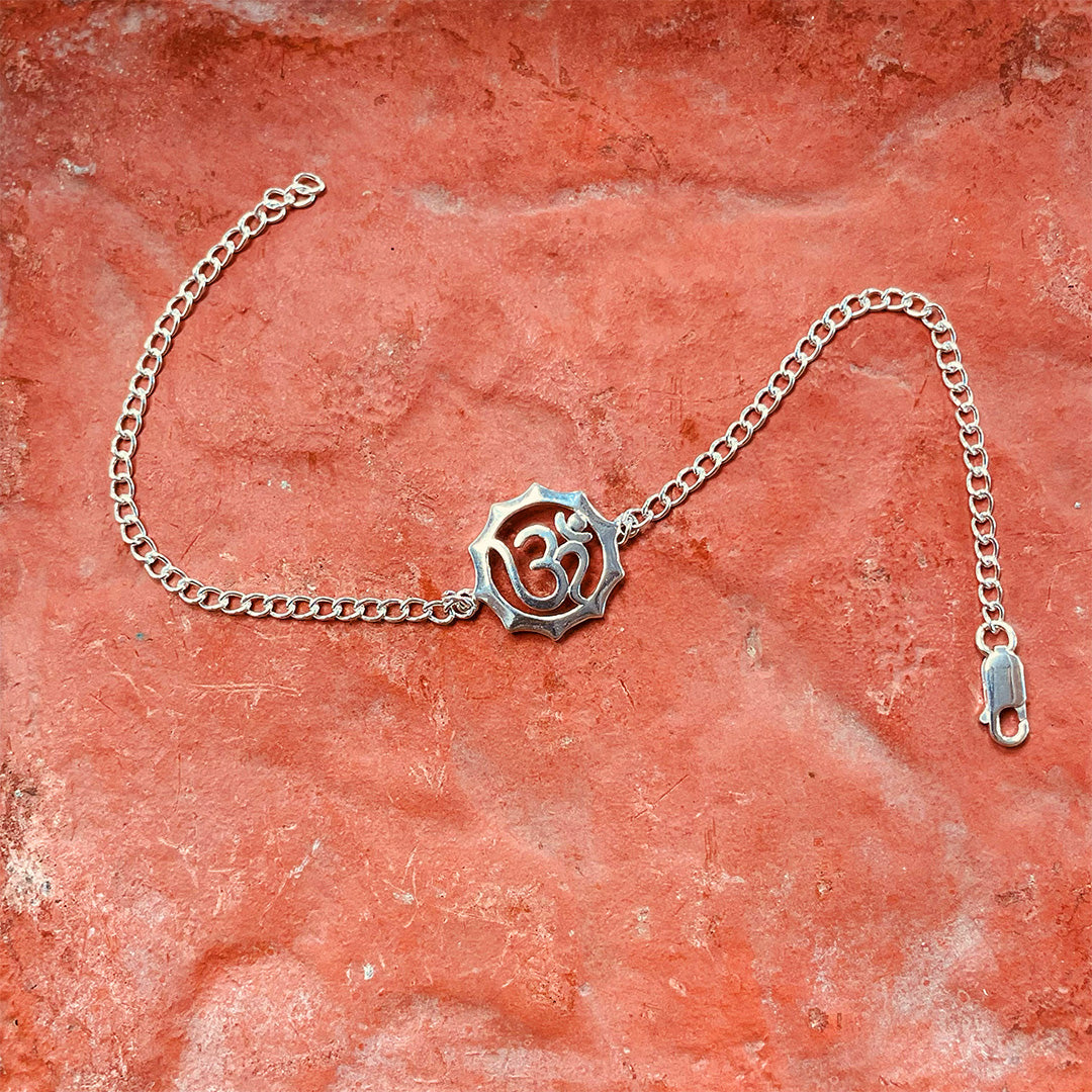 trueBrowns 925 Sterling Silver Embossed Om Silver Chain Rakhi