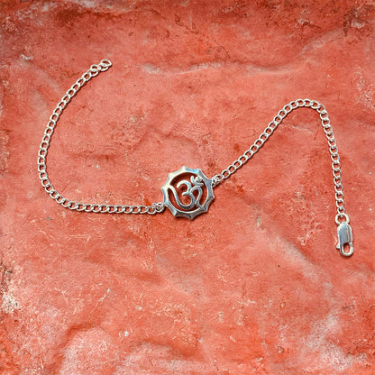 trueBrowns 925 Sterling Silver Embossed Om Silver Chain Rakhi