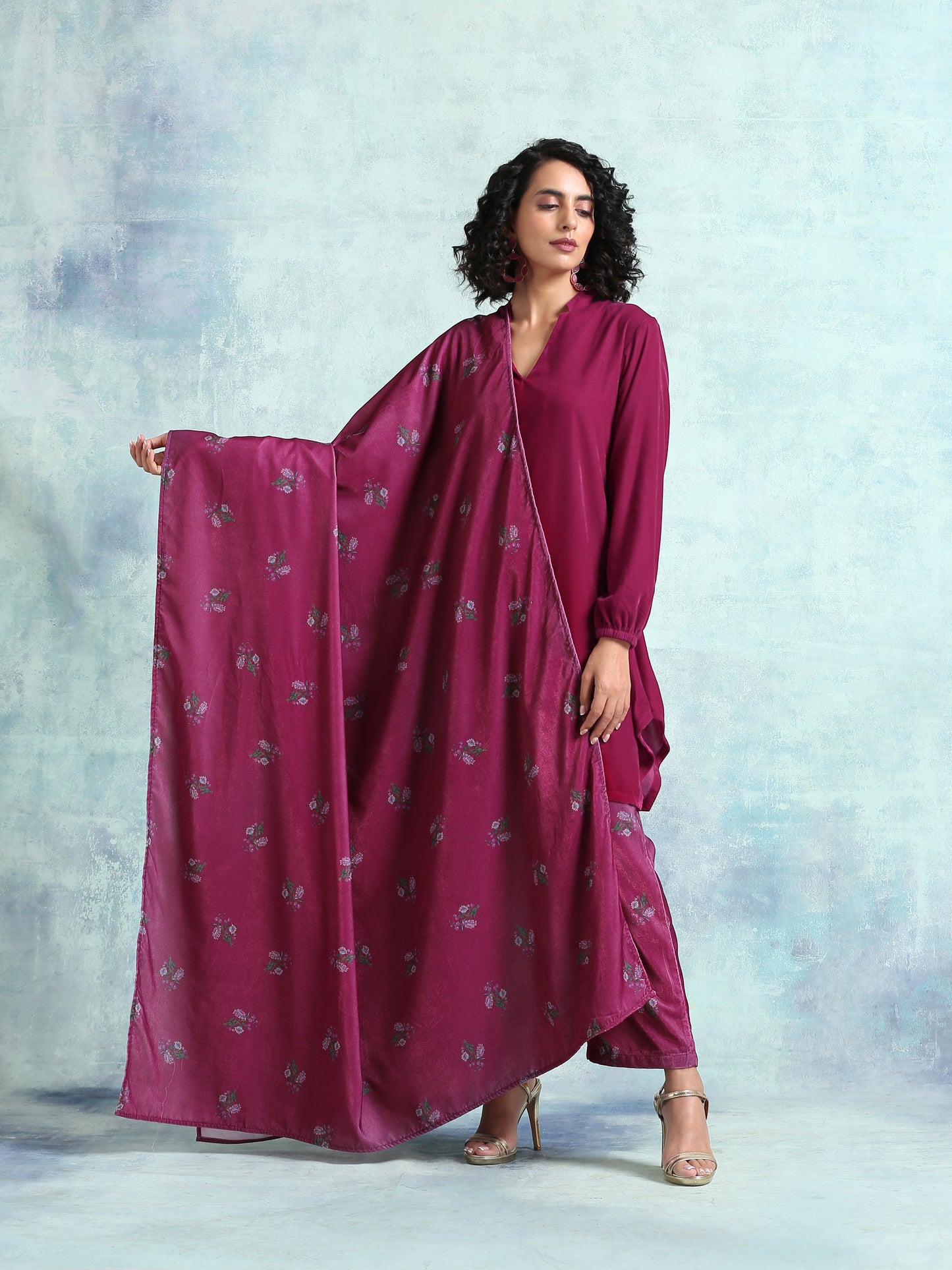 trueBrowns Magenta Printed Velvet Shawl