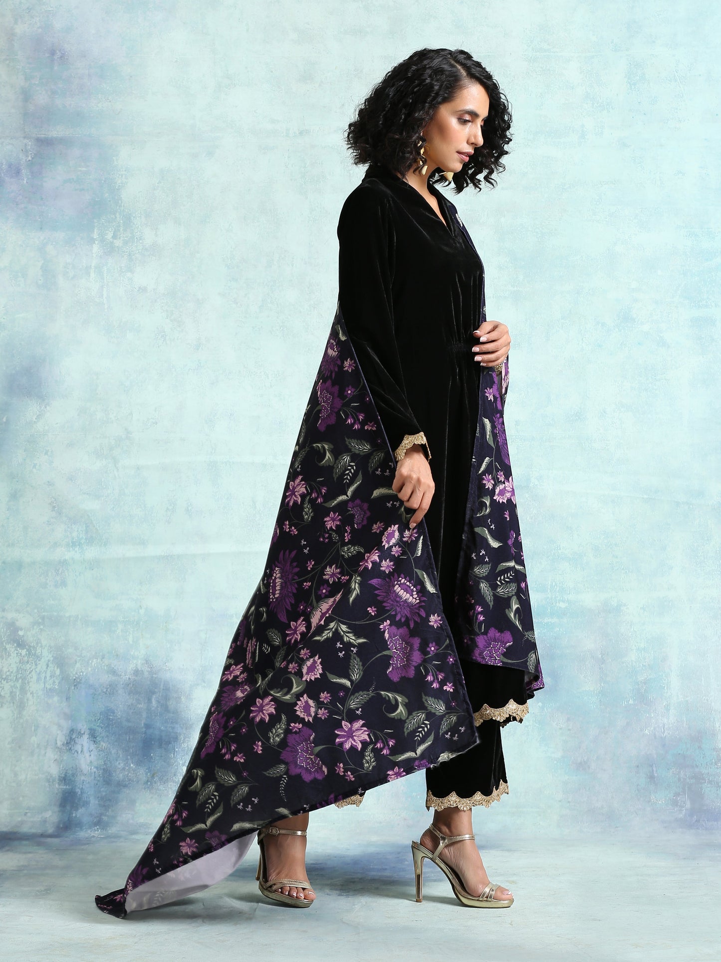 trueBrowns Black Printed Velvet Shawl